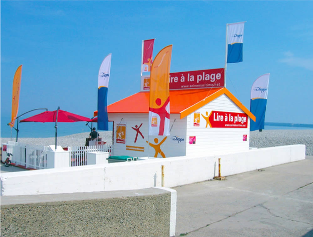 Drapeaux de tables flamme BEACH publicitaires à personnaliser