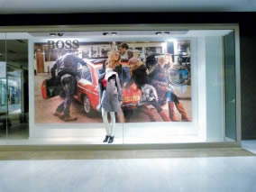 cadre en tissu vitrine Hugo Boss