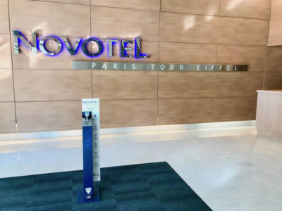 borne gel hydroalcoolique sur pied sans contact